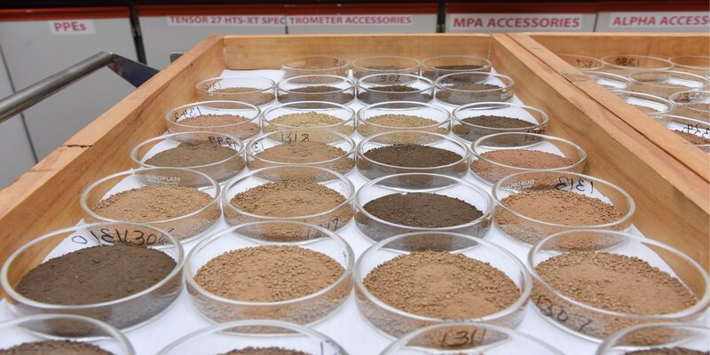 thumbnail of  Soil Spectral Calibration Library and Estimation Service